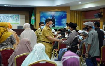Pemkot Pontianak Berikan Bantuan Operasional untuk Petugas Fardhu Kifayah dan Madrasah Diniyah